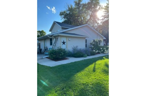 916 Parkview Dr, Milton, WI 53563