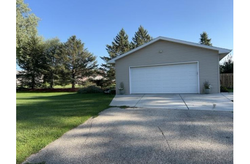 916 Parkview Dr, Milton, WI 53563