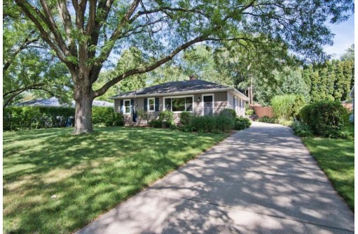 6216 Winnequah Rd, Monona, WI 53716