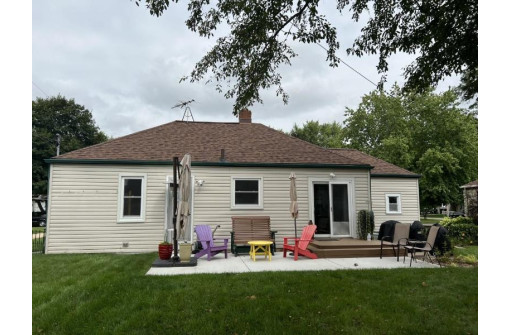 1518 Oakland Ave, Janesville, WI 53545