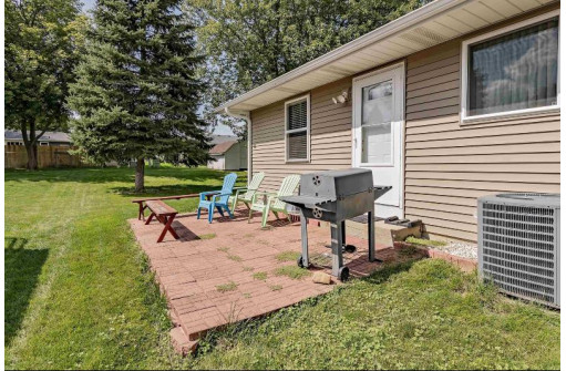 1812 N Van Buren St, Stoughton, WI 53589