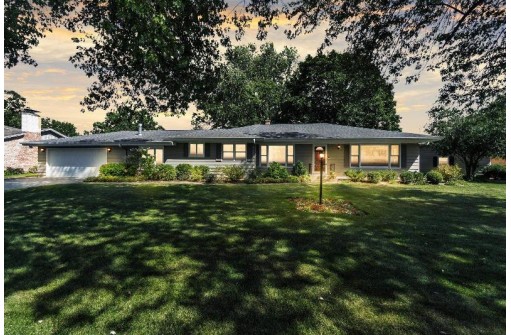 333 Seminole Rd, Janesville, WI 53545