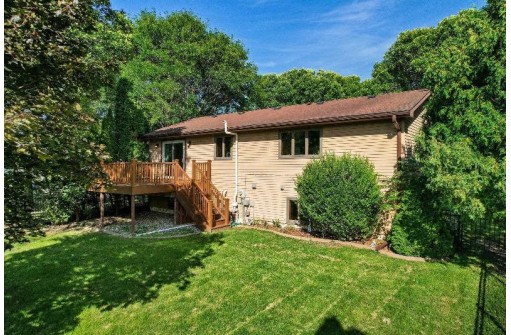 3002 Greenway Tr, Madison, WI 53719