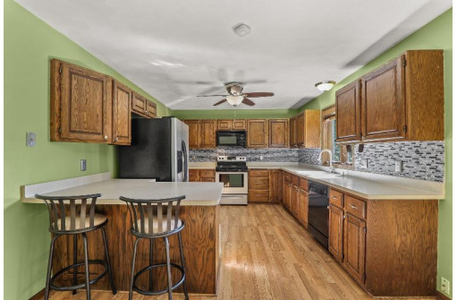 3002 Greenway Tr, Madison, WI 53719