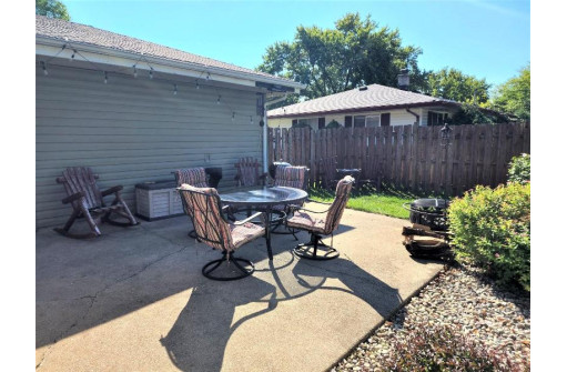 2136 S Chatham St, Janesville, WI 53546