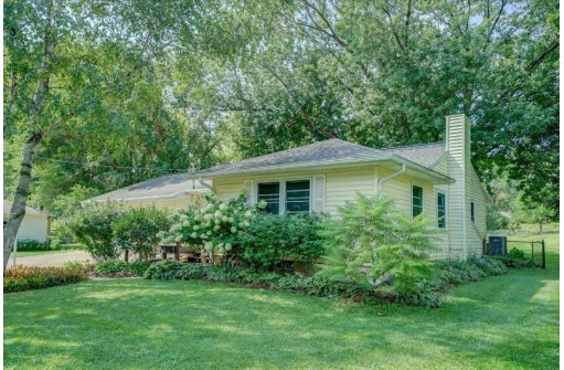 5405 Midmoor Rd, Monona, WI 53716