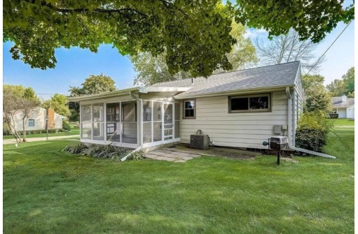 W5092 Cowgill Rd, Rio, WI 53960