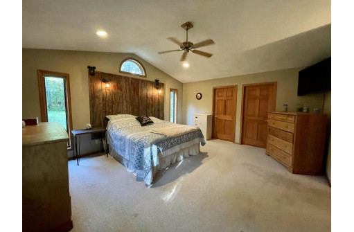 N4020 Golf Ln, Brodhead, WI 53520