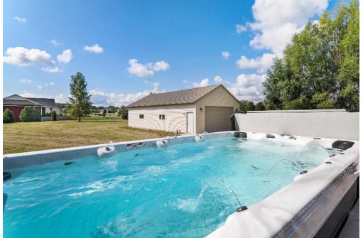 W2625 Story Creek Cir, Belleville, WI 53508