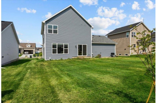 869 Tamarack Ln, Sun Prairie, WI 53590