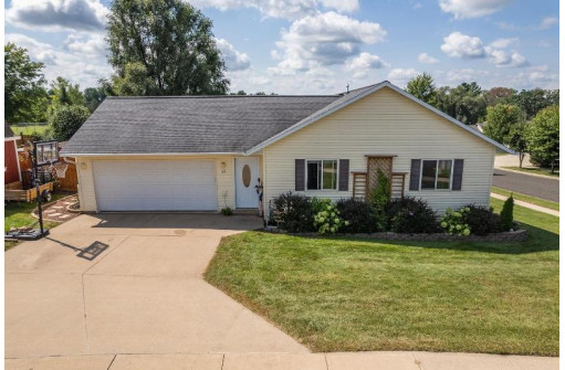 215 Barbara Ann Dr, Reedsburg, WI 53959