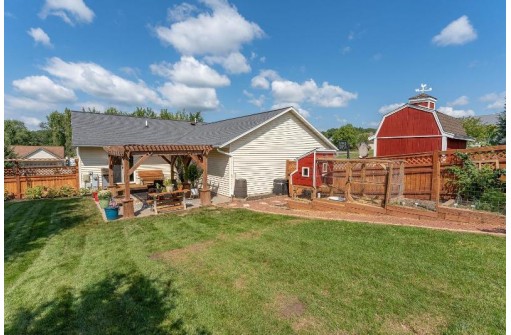 215 Barbara Ann Dr, Reedsburg, WI 53959