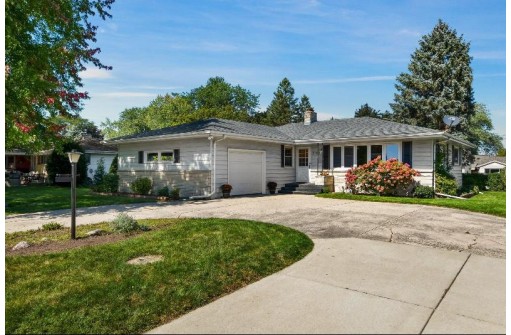 501 6th St, Waunakee, WI 53597