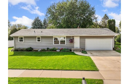 820 Broadway Dr, Sun Prairie, WI 53590