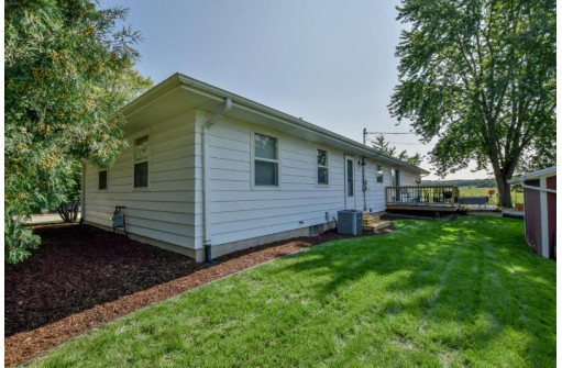 3001 Bollenbeck St, Cross Plains, WI 53528