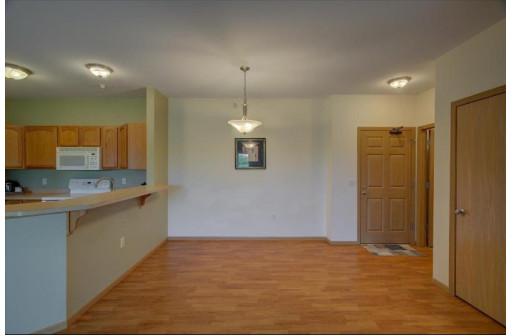 121 Metro Terr 305, Madison, WI 53718