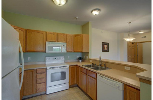 121 Metro Terr 305, Madison, WI 53718