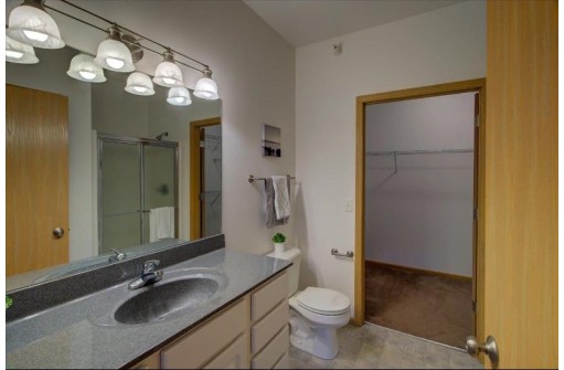 121 Metro Terr 305, Madison, WI 53718