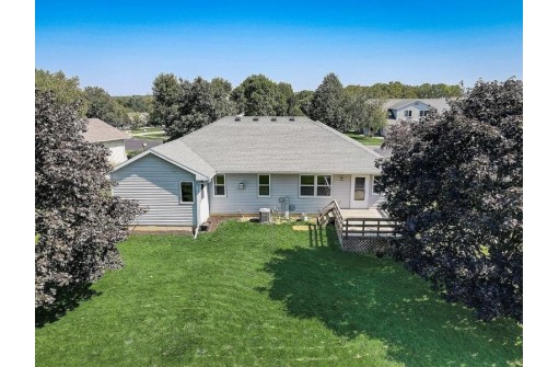 308 Stoney Ridge Tr, Stoughton, WI 53589