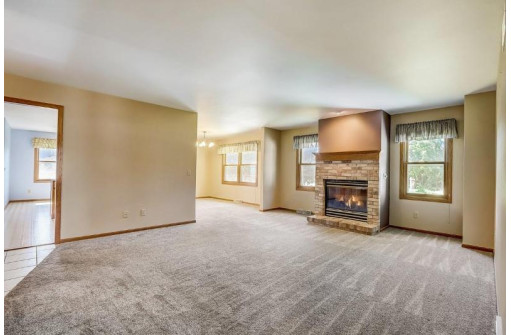 308 Stoney Ridge Tr, Stoughton, WI 53589