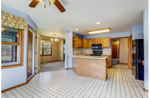 308 Stoney Ridge Tr, Stoughton, WI 53589