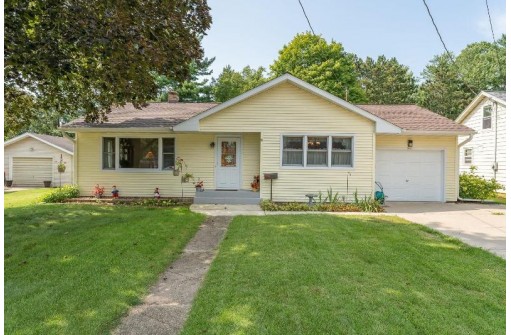 223 7th St, Prairie Du Sac, WI 53578