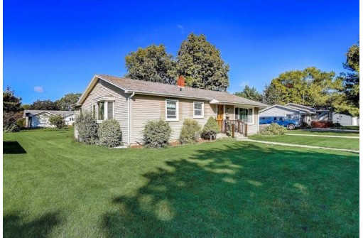 75 5th St, Prairie Du Sac, WI 53578