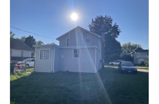 509 S High St, Janesville, WI 53548