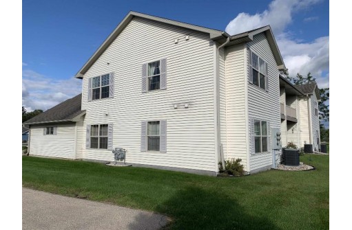 516 River Rd 2, Columbus, WI 53925