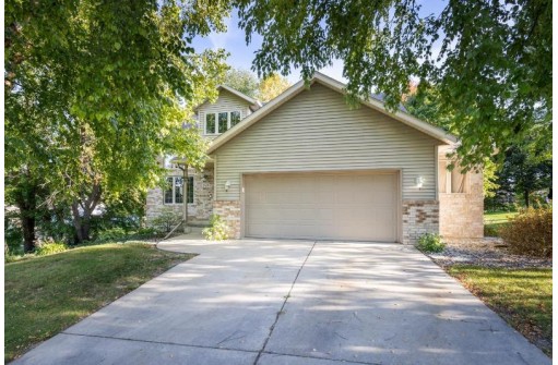 349 Stoney Ridge Tr, Stoughton, WI 53589