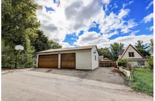 428 Columbia Ave, DeForest, WI 53532