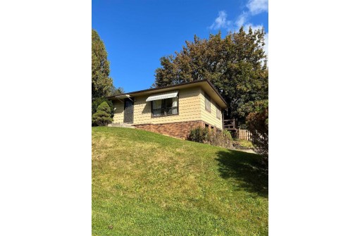 135 Shaw Ave, Richland Center, WI 53581