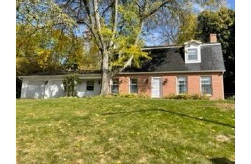 618 Sunset Cir, Ripon, WI 54971