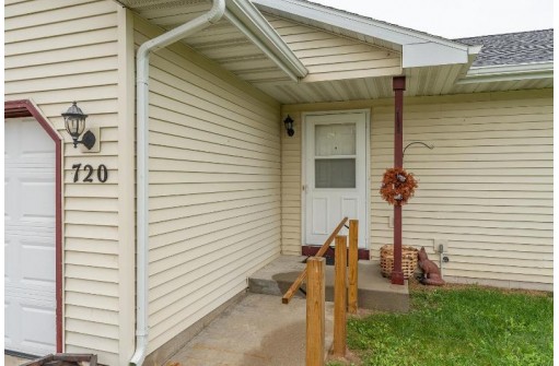 720 Parkside Ave, Baraboo, WI 53913