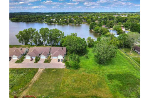 718 Waters Edge Ct, Marshall, WI 53559