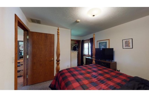 110 W 3rd St, Beaver Dam, WI 53916