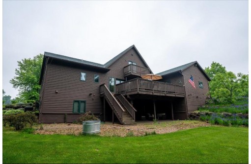 10455 Sutcliffe Rd, Black Earth, WI 53515