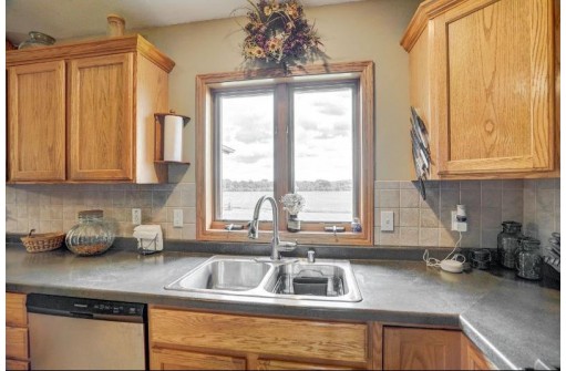 N9230 Hughes Rd, Belleville, WI 53508