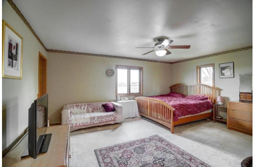 N9230 Hughes Rd, Belleville, WI 53508