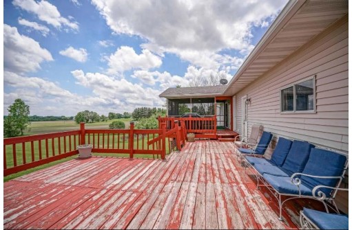 N9230 Hughes Rd, Belleville, WI 53508