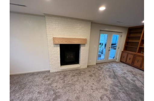 357 E Macarthur St, Sun Prairie, WI 53590