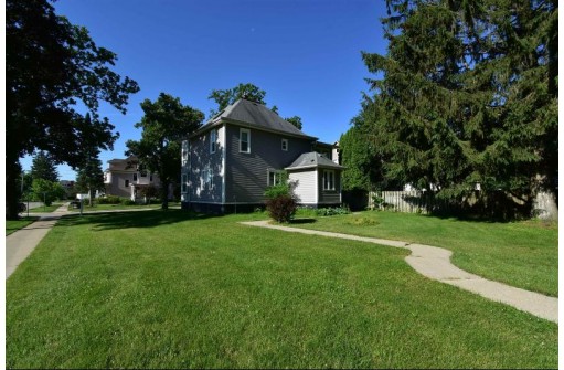 1124 Giles St, Stoughton, WI 53589