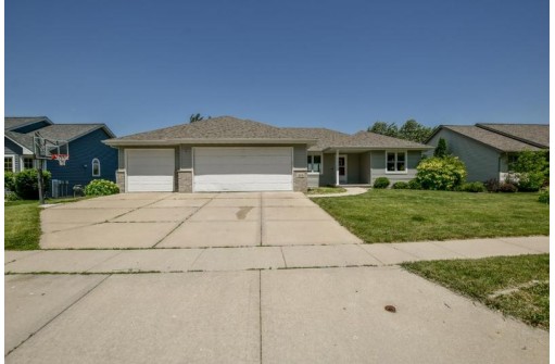 414 Old Indian Tr, DeForest, WI 53532