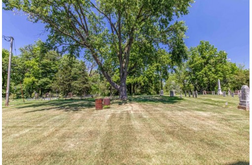 306 E Lake Ave, Monticello, WI 53570