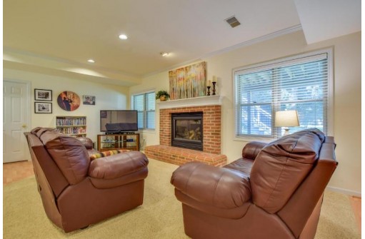 937 Sauk Ridge Tr, Madison, WI 53717