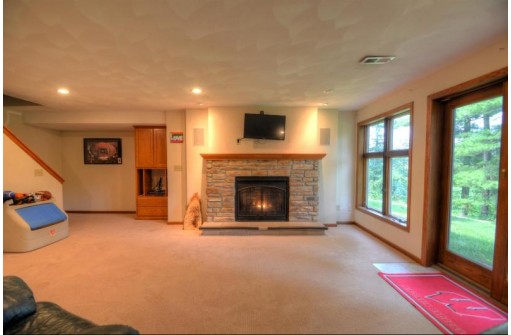 W5198 Airport Rd, New Glarus, WI 53574