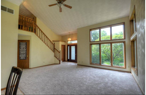 W5198 Airport Rd, New Glarus, WI 53574