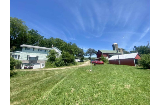 W5349 Burr Oak Ln, Monticello, WI 53570