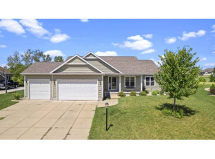 572 Vista Cir Columbus, WI 53925