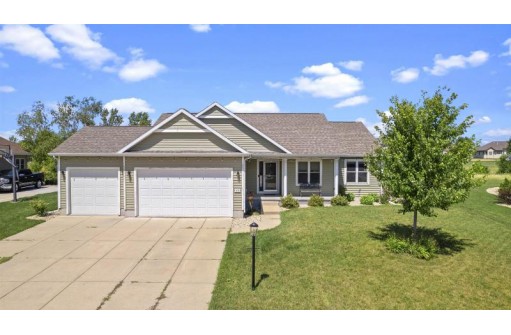 572 Vista Cir, Columbus, WI 53925